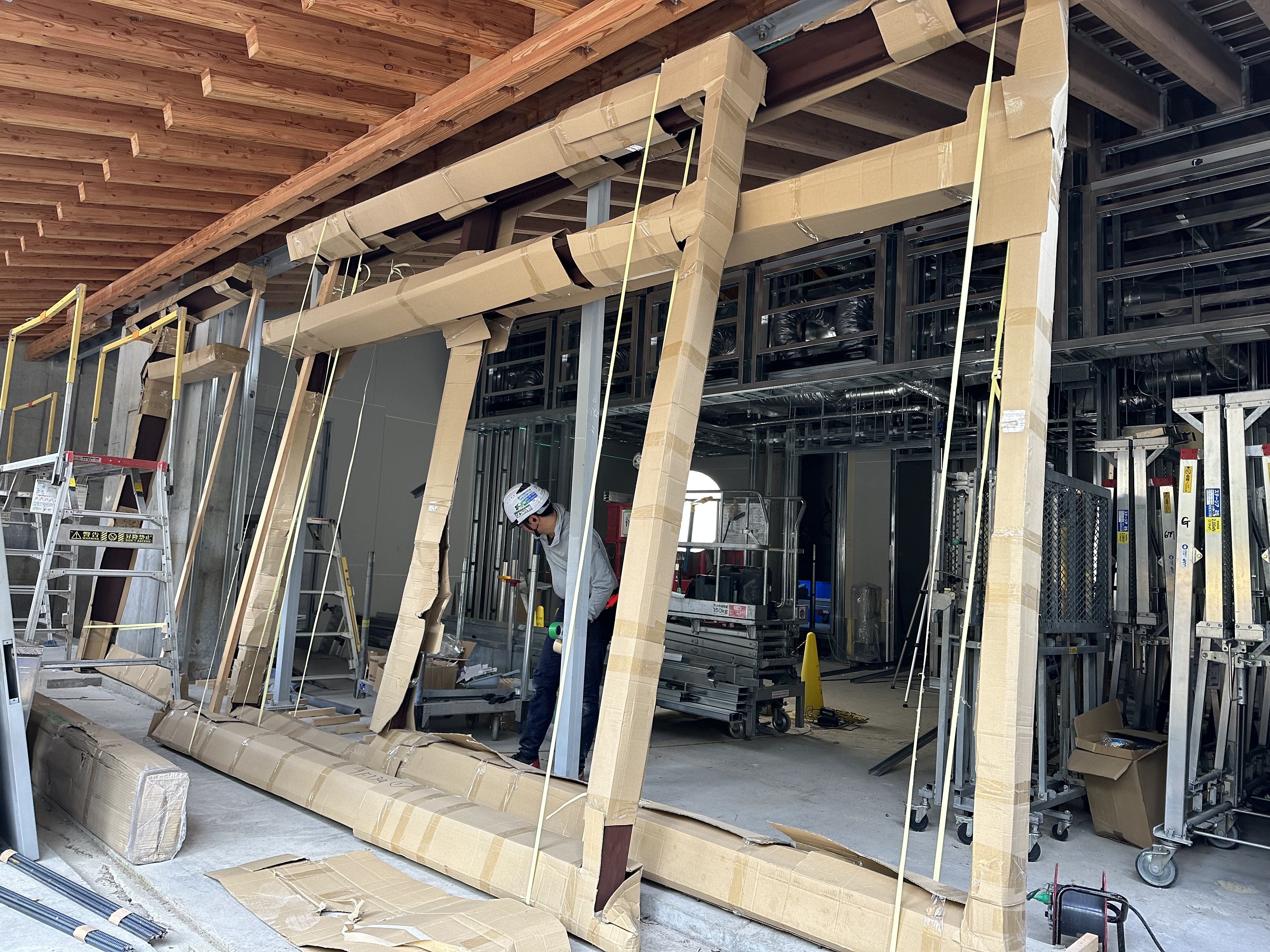 旧軽井沢某施設のカーテンウォール施工・木製サッシ施工