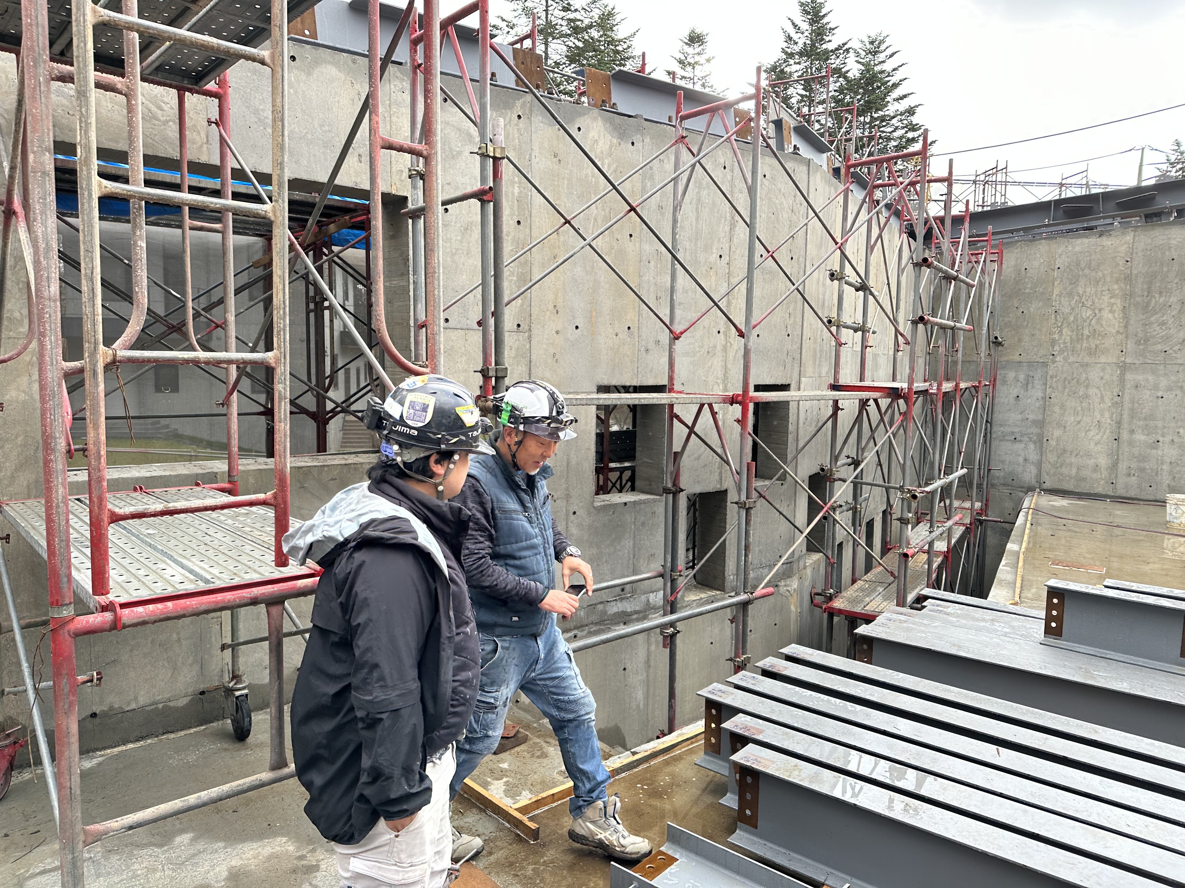 北海道ニセコ町のサッシ取付工事